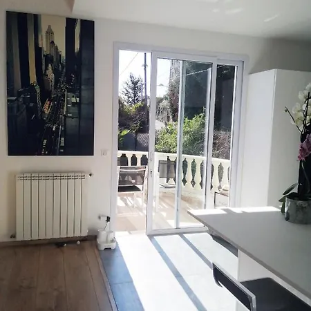 Clara Guest house