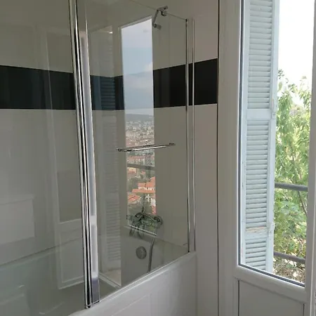 Clara Guest house *